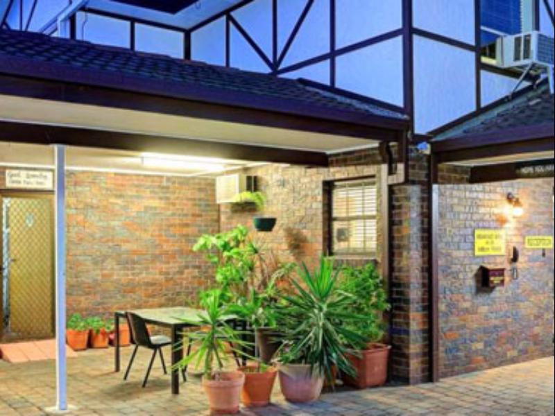 Chalet Motor Inn Bundaberg Exterior photo
