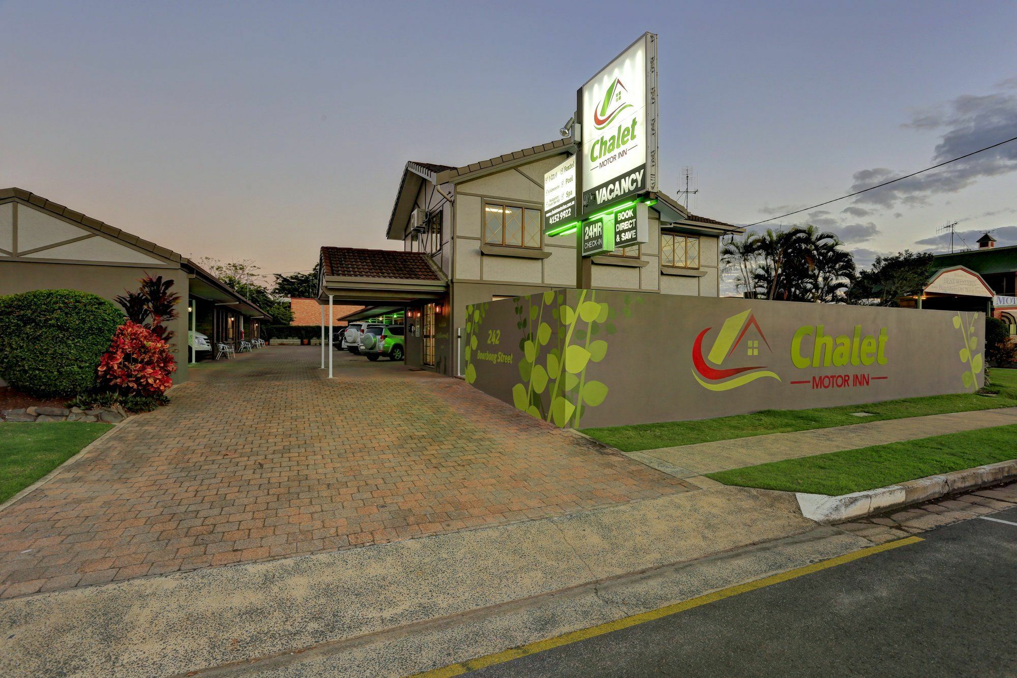 Chalet Motor Inn Bundaberg Exterior photo